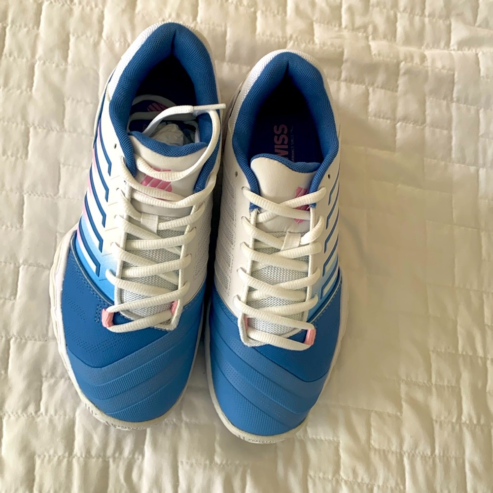 New in box K Swiss women’s Tennis shoe size 7.5 Color white, blue and pink.